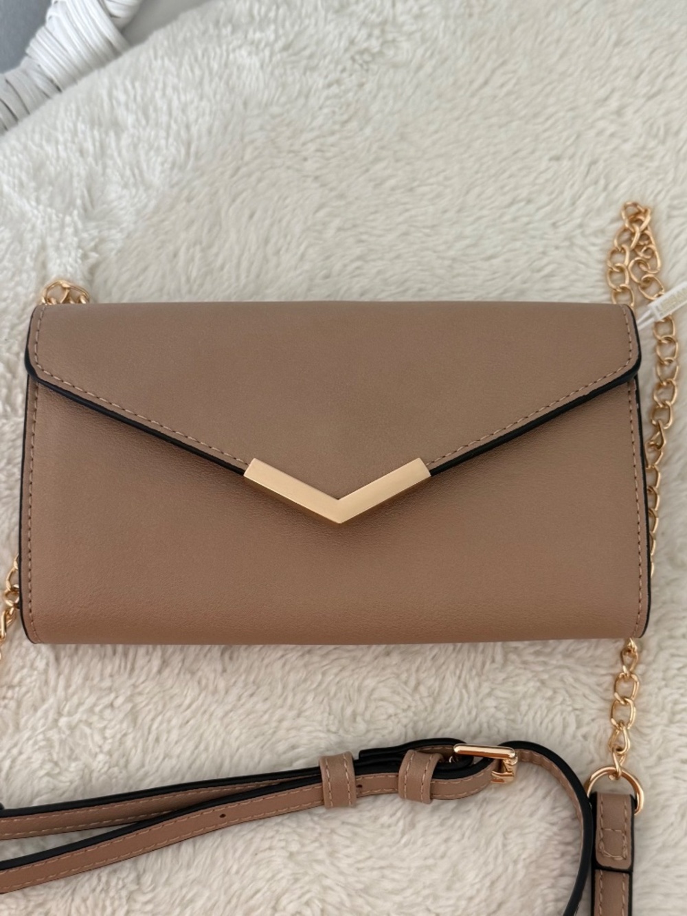 Urban Expressions Hester Nude Vegan Leather Gold Chain Crossbody Bag NWT